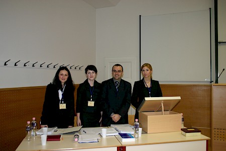 prof. dr. Janja Hojnik (skrajno levo), vodja ekipe iz leta 2006