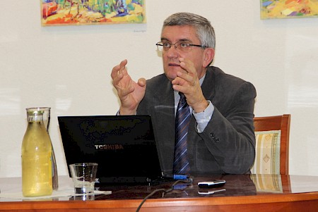 Izr. prof. dr. Borut Holcman 