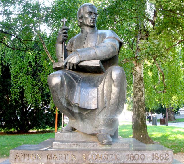 Spomenik škofa Antona Martina Slomška v Mariboru (Foto: STA)