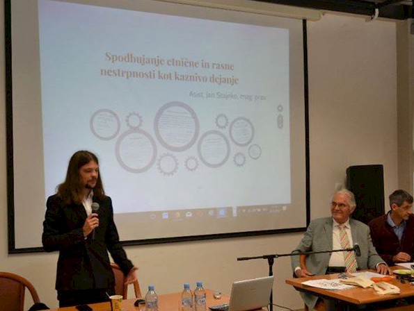 Asistent Jan Stajnko je na seminarju o migracijah predstavil kako je v Sloveniji sankcioniran sovražni govor
