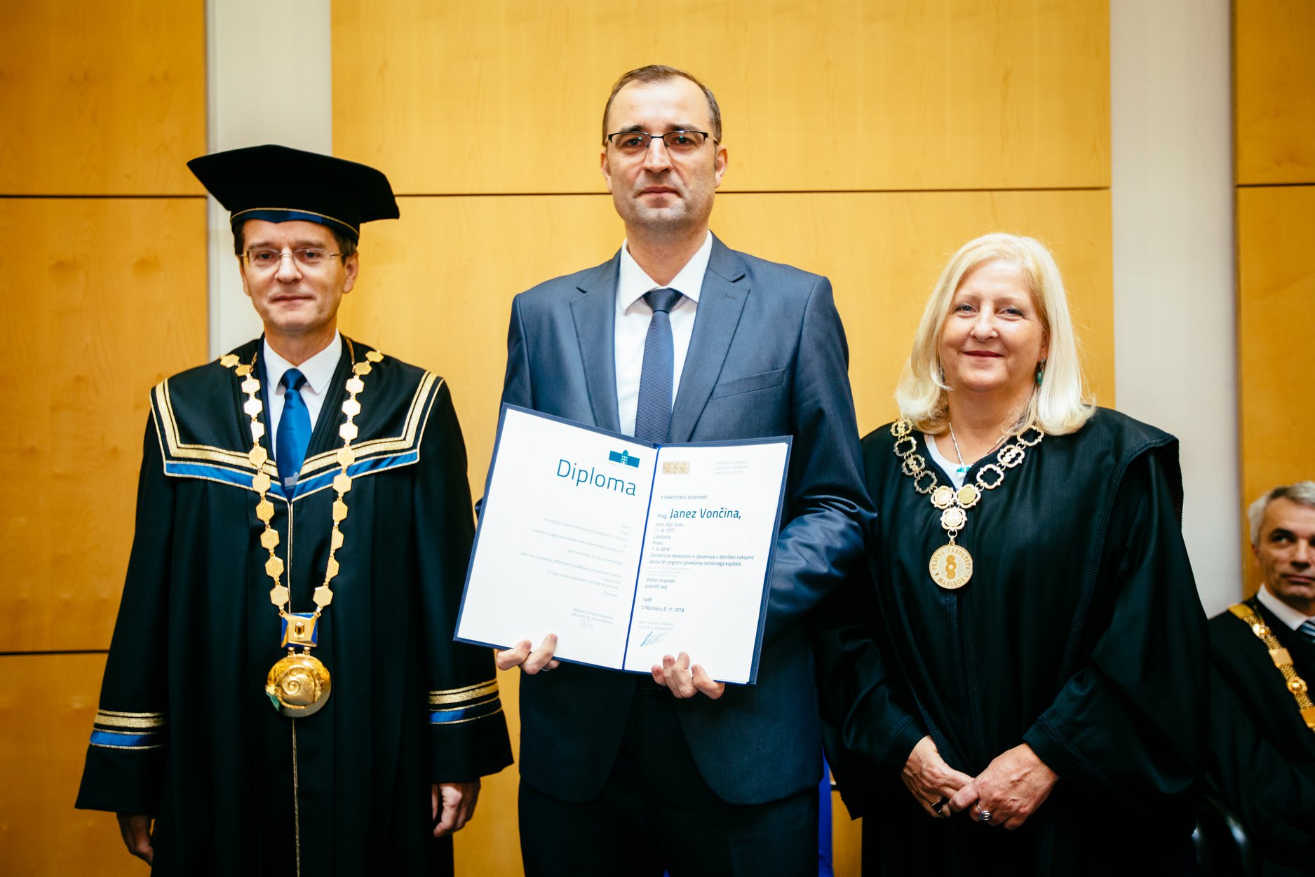 z leve proti desni: rektor UM prof. dr. Zdravko Kačič, dr. Janez Vončina in dekanica PF UM red. prof. dr. Vesna Rijavec