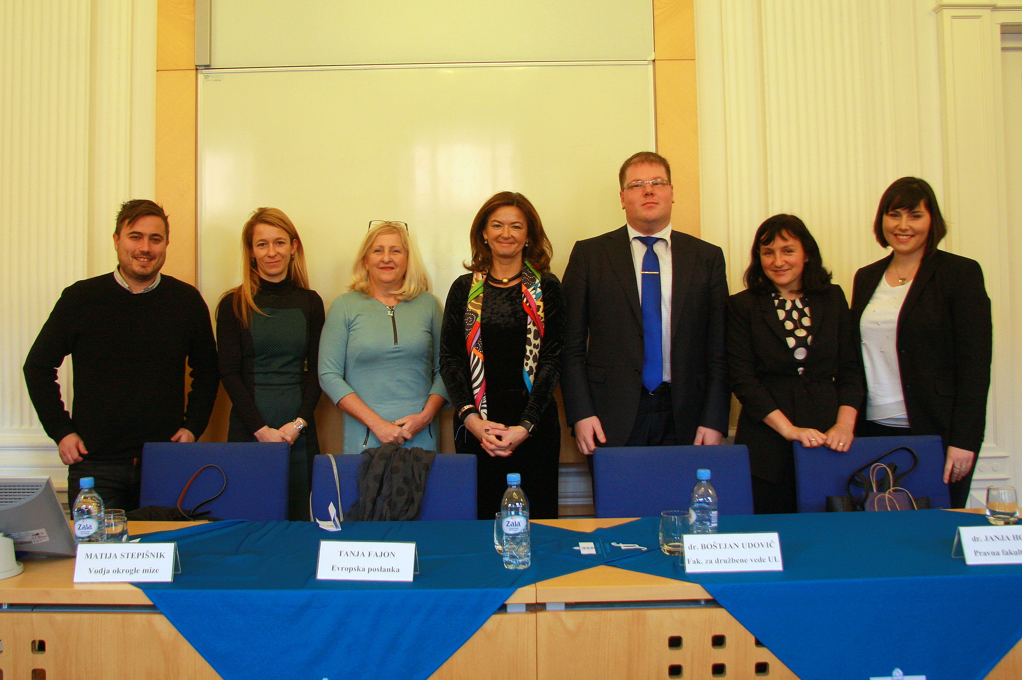 Z leve proti desni: Matija Stepišnik, prof. dr. Tjaša Ivanc, prof. dr. Vesna Rijavec, Tanja Fajon - evropska poslanka, prof. dr. Boštjan Udovič, prof. dr. Janja Hojnik in Petra Zupančič