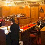Nagrada Društva za ZN za Slovenijo v rokah študenta Leona Brulca - Slika 1
