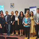 Asistentka Katja Drnovšek in izr. prof. dr. Suzana Kraljić na mednarodni konferenci v Mostarju - Slika 1