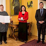 Avstrijska veleposlanica v Sloveniji, mag. Sigrid Berka in prof. dr. Verica Trstenjak ter državni sekretar na MZZ g. Tone Kajzer, FOTO: Katja Kolba