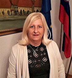 Na fotografiji red. prof. dr. Vesne Rijavec