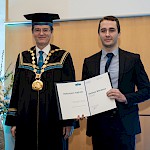 Rektor UM prof. dr. Zdravko Kačič in prejemnik Rektorjeve nagrade Andrej Bitrakov