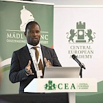 Docent dr. Mensah C. Marius v Budimpešti na Central European Academy - Slika 1