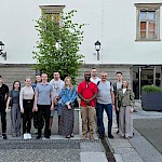 Doc. dr. Cocou Marius Mensah s profesorjem Aleksandrom Wróbelom s Pravne fakultete Jagelonske Univerze v Krakovu ter skupino študentov