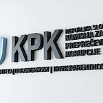 Napis KPK - Komisija za preprečevanje korupcije