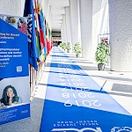 Pogled na roll up s podatki o konferenci