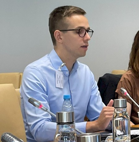 Doc. dr. Aljoša Polajžar za govorniškim pultom Doc. dr. Aljoša Polajžar za govorniškim pultom