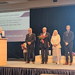 Prejemnik nagrad na 51. Dnevih slovenskih pravnikov; skrajno desno dr. Kristjan Zahrastnik