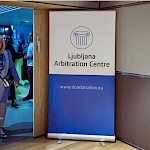 Red. prof. dr. dr. h. c. mult. Vesna Rijavec ob roll-upu Stalne arbitraže