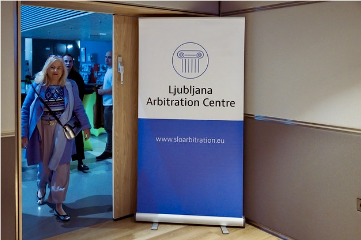 Red. prof. dr. dr. h. c. mult. Vesna Rijavec ob roll-upu Stalne arbitraže Red. prof. dr. dr. h. c. mult. Vesna Rijavec ob roll-upu Stalne arbitraže