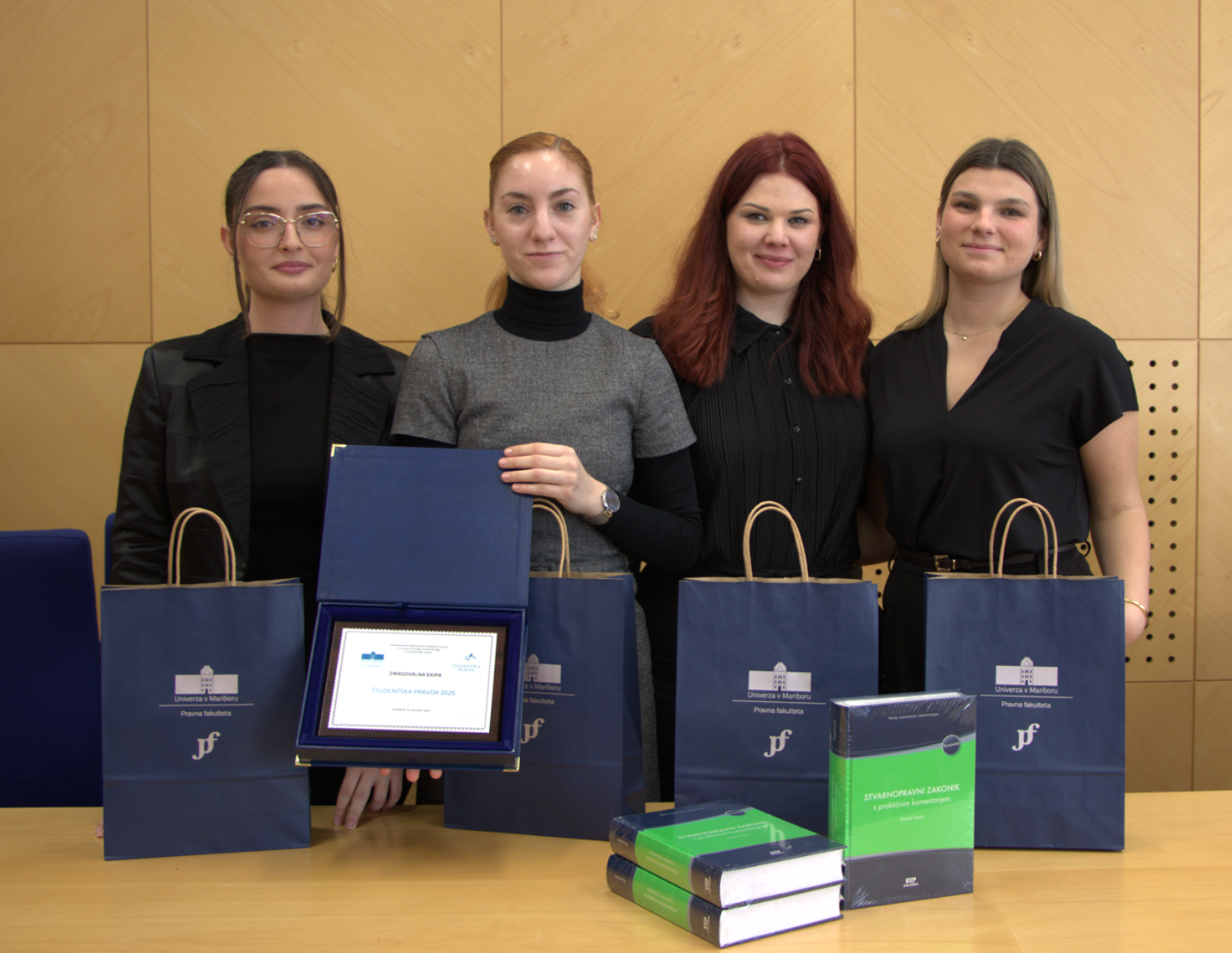 Zmagovalna ekipa Nika Krstič, Altima Lami, Iva Pavlić, Saška Ridl