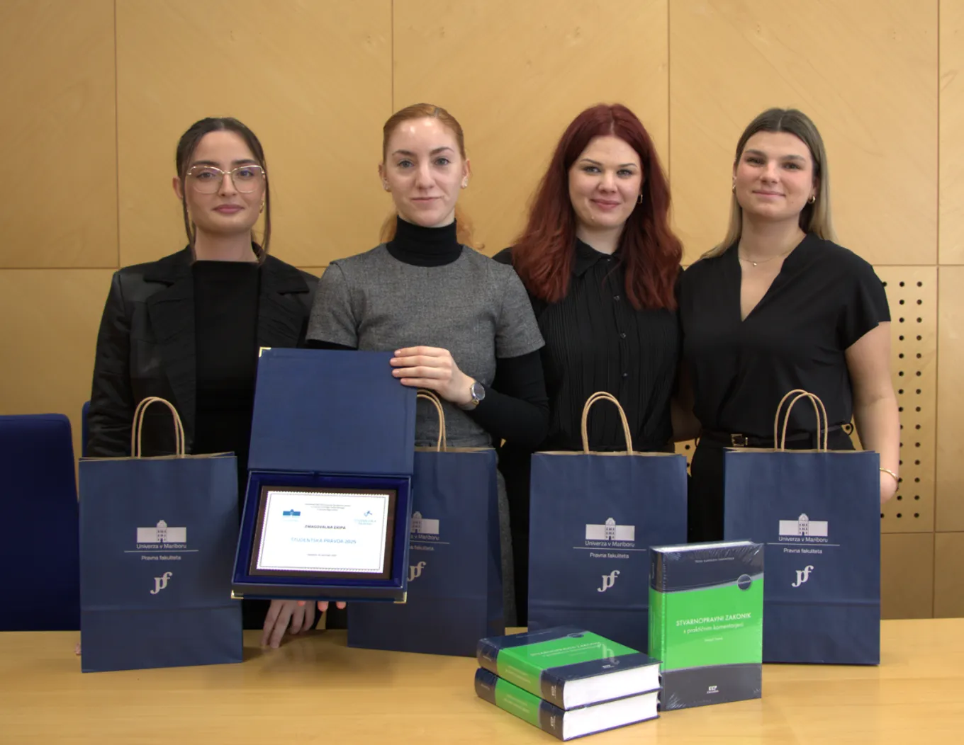 Zmagovalna ekipa Nika Krstič, Altima Lami, Iva Pavlić, Saška Ridl