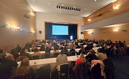 Predavanje v Turnerjevi dvorani