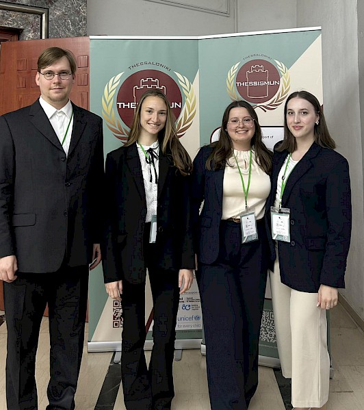 Tekmovalci Ana Veronika Borko, Anja Kmetec, Ana Nemec in Daniel Golob (obrezana za objavo)