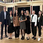 Osebe od leve proti desni: doc. dr. Aljoša Polajžar, Nia Slana, Ana Breznik, Pia Perša M., Eva Ledinek, Nina Ferencek, Nina Sumrak