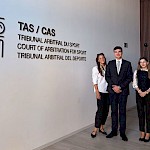 Tekmovalca Lisa Elizabeth Strouken in Blaž Bukovec z mentorico asist. Lino Burkelc Juras