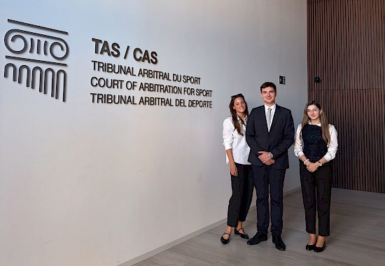 Tekmovalca Lisa Elizabeth Strouken in Blaž Bukovec z mentorico asist. Lino Burkelc Juras