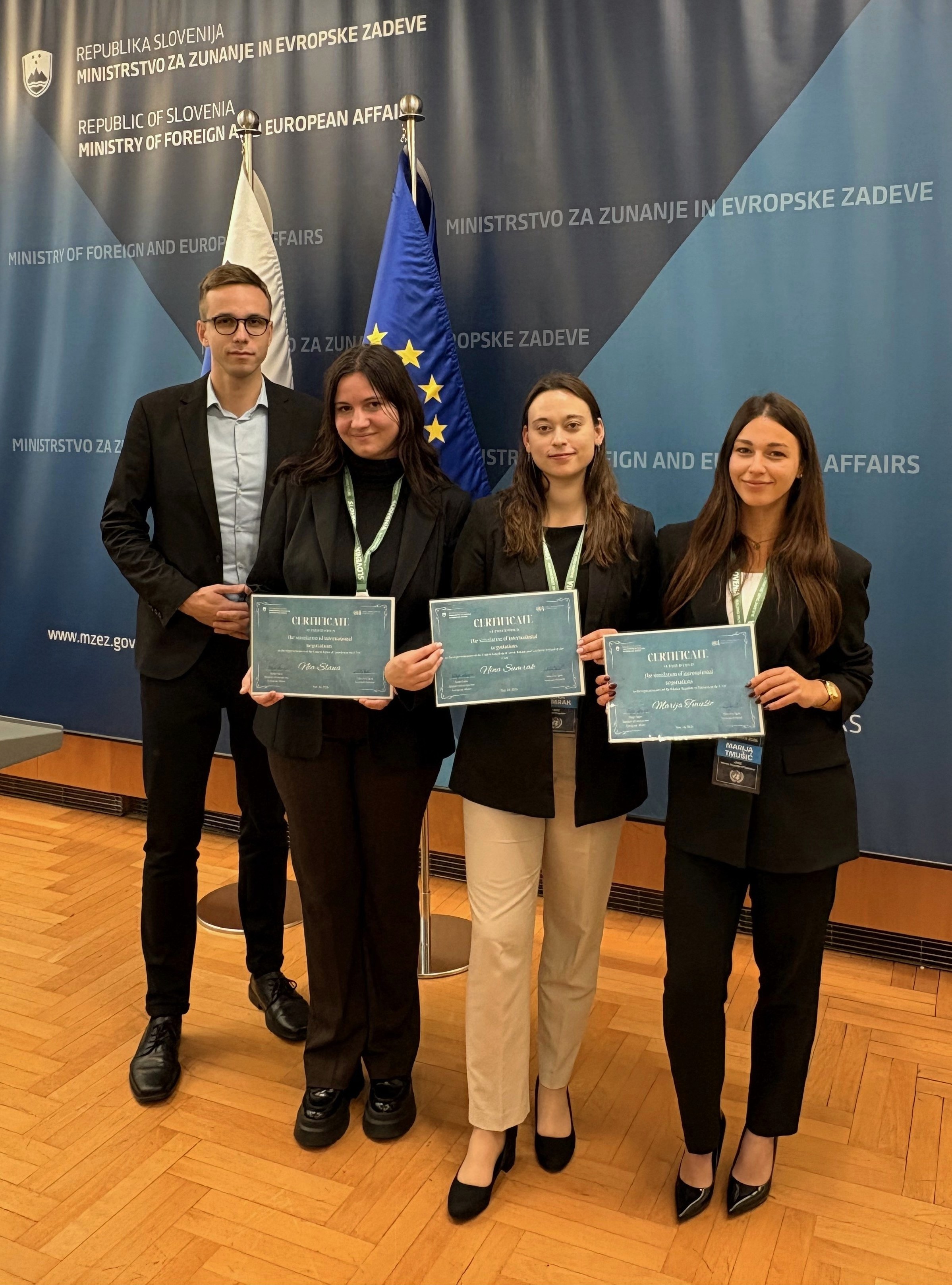 Doc. dr. Aljoša Polajžar, Nia Slana, Nina Sumrak, Marija Tmušić Doc. dr. Aljoša Polajžar, Nia Slana, Nina Sumrak, Marija Tmušić
