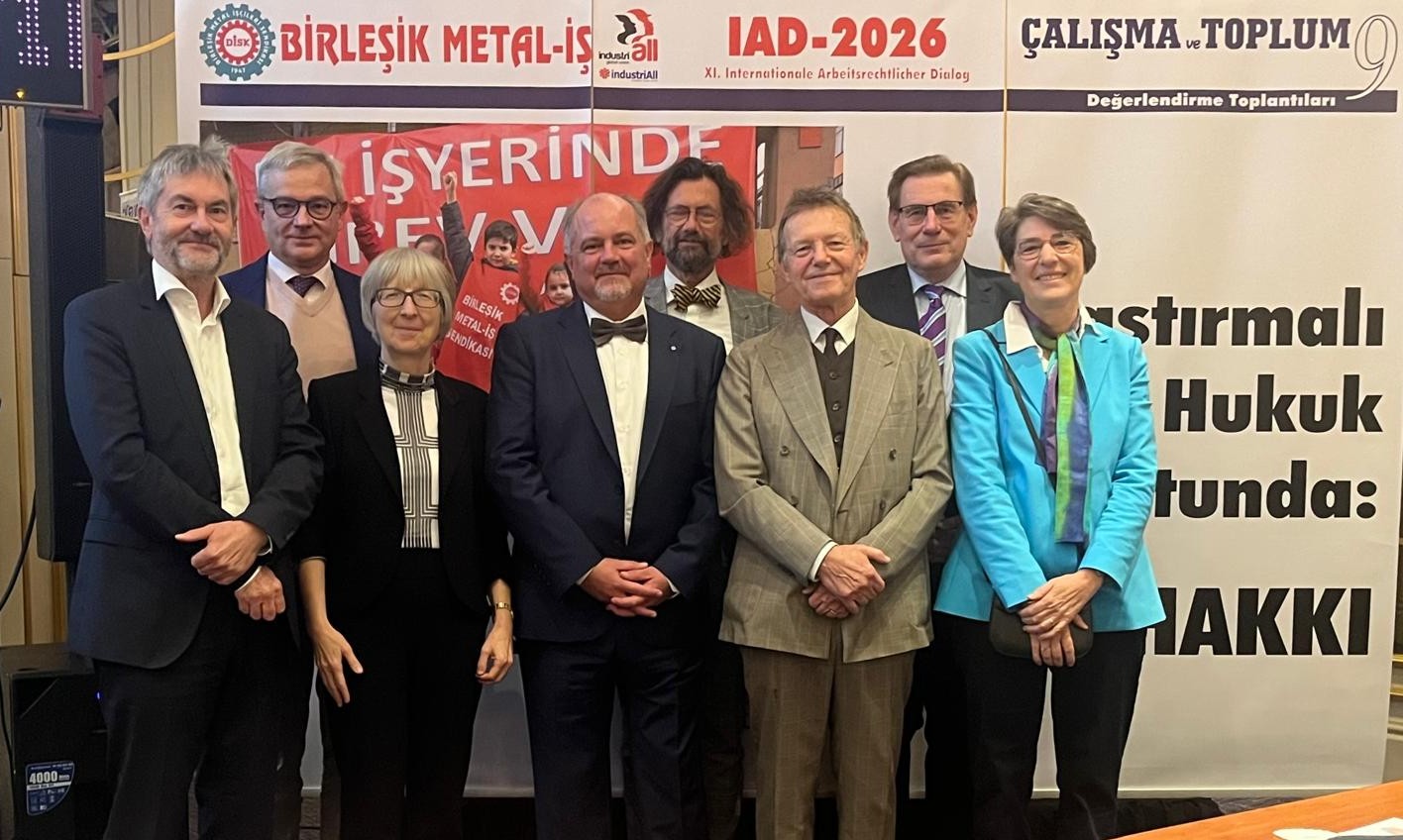 Skupinski posnetek predavateljev konference, med njimi Prof. dr. Darja Senčur Peček Skupinski posnetek predavateljev konference, med njimi Prof. dr. Darja Senčur Peček
